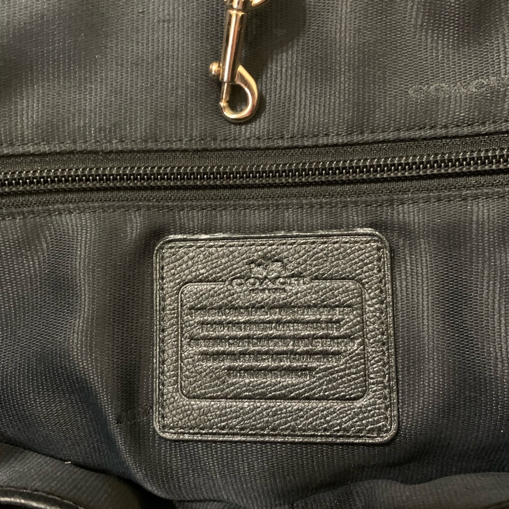 Coach Crossgrain Leather Taxi Tote Black
Shoulder Bag - Picture 3 of 11